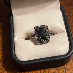 Elegant Black and Silver Women's Ring